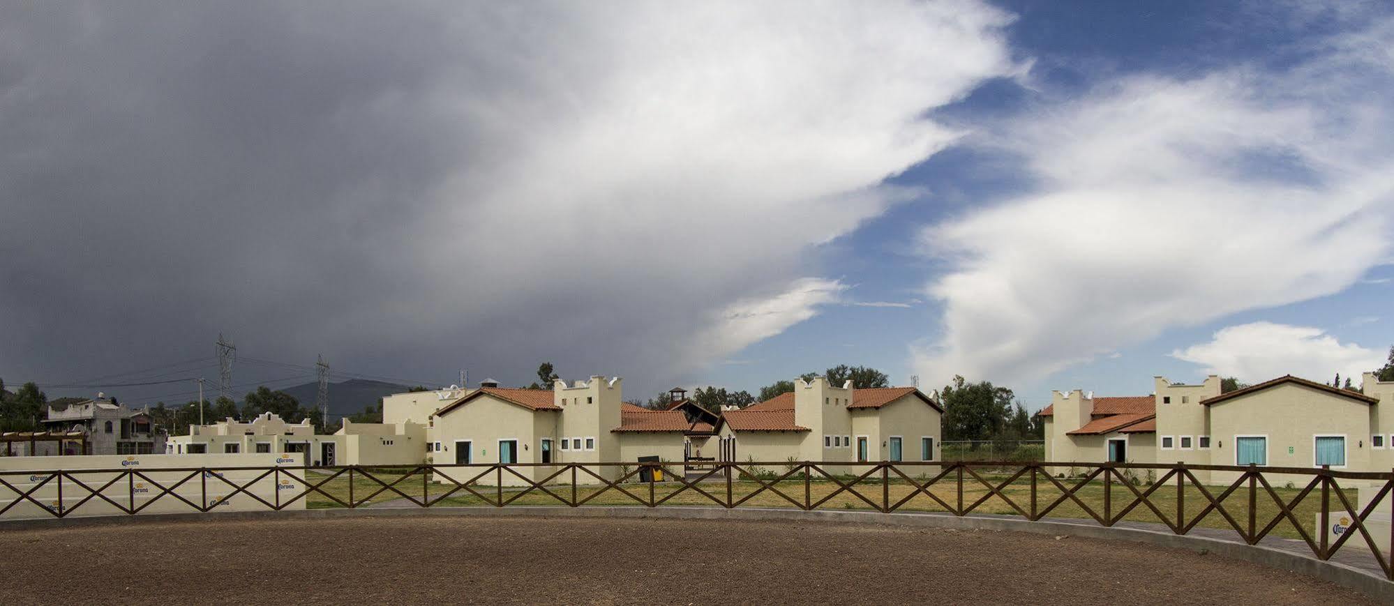Teoticamp Hotel San Juan Teotihuacan Bagian luar foto